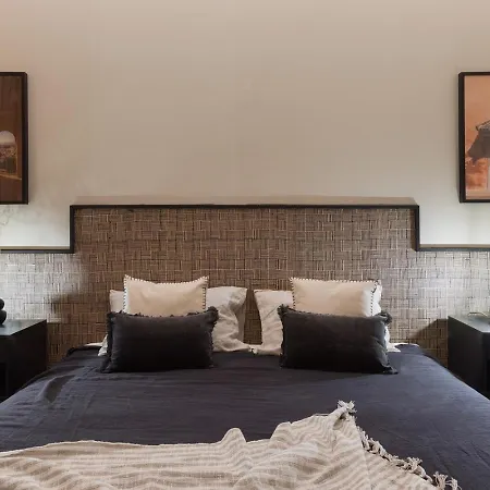 Lägenhet Amazzer - 3 Bedrooms In Eixample Esquerra Barcelona